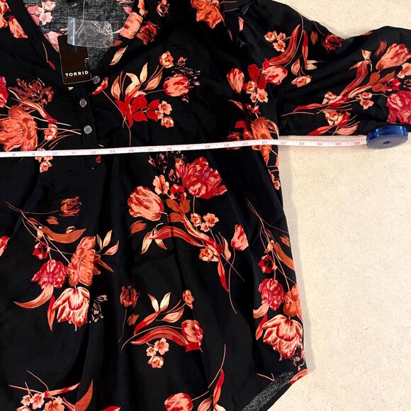 Torrid Women's Blouse Size 0 (L) V Neck, Long Sleeve Floral Black/Coral - Picture 7 of 8